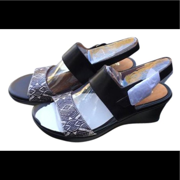 Naturalizer Vibrant Black/White open toe sandal - Picture 6 of 8